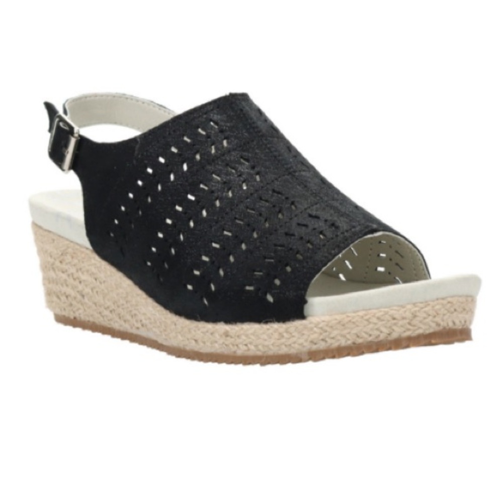 Propet Women’s Marlo Sandals, black, size 6.5W. Laser cut leather upper, NWOB.
